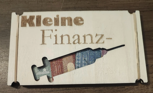 Holz-Geldkarte „Kleine Finanz-Spritze" | Schollys